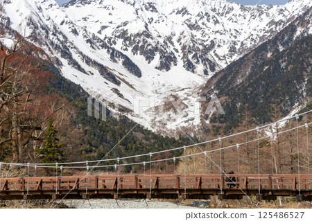 Quiet Kamikochi in spring before the mountain opens. Kappa Bridge, the Hotaka mountain range, and the Azusa River. Quiet Kamikochi in spring before the mountain opens. Kappa Bridge, the Hotaka mountain range, and the Azusa River. 125486527