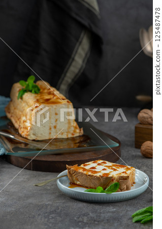 Caramel Drizzled Molotof Dessert Caramel Drizzled Molotof Dessert 125487478