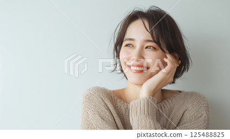 一個把臉貼在她房間裡的女人 一個把臉貼在她房間裡的女人 125488825