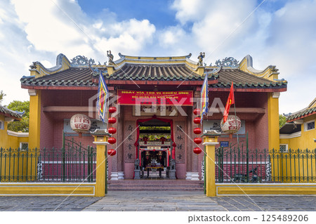 Gate of Hainan Assembly Hall, Hoi An, Vietnam 125489206