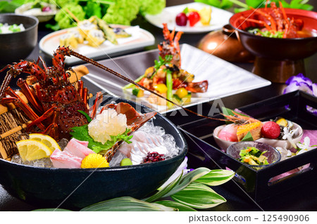 Japanese Kaiseki Cuisine: Whole Lobster and Grilled Lobster 125490906