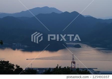 黃昏海灣 黃昏海灣 125491037