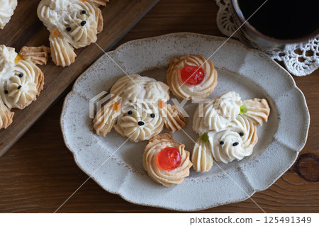 Cute squeezed cookies Cute squeezed cookies 125491349