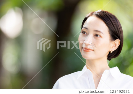 女性肖像清新綠色 125492921