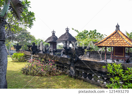 2024 年 10 月 23 日。峇裡島海神廟 (Pura Tanah Lot) 或也稱為 Pura 2024 年 10 月 23 日。峇裡島海神廟 (Pura Tanah Lot) 或也稱為 Pura 125493270