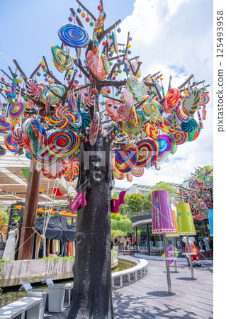 Inni Kuri Island, October 25, 2024: Shopping center on the beach. sugar fruit tree 125493958