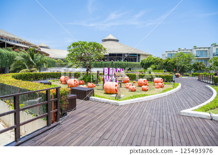 Inni Guri Island, October 25, 2024: Haitan Walkway Shopping Center Manseng Festival Decoration 125493976