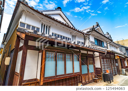 [Important Preservation District for Groups of Traditional Buildings] Yakage-juku: Scenery of a post town in early summer 11 Yakage-cho, Oda-gun, Okayama Prefecture 125494063