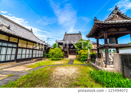 [Important Preservation District for Groups of Traditional Buildings] Yakage-juku: Scenery of temples in the post town in early summer 4 Yakage-cho, Oda-gun, Okayama Prefecture 125494072