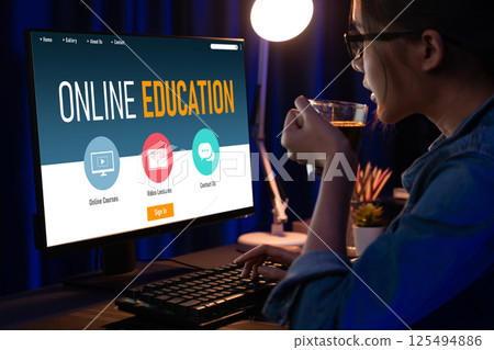 E-learning website with brisk sofware for student to study on the internet 125494886