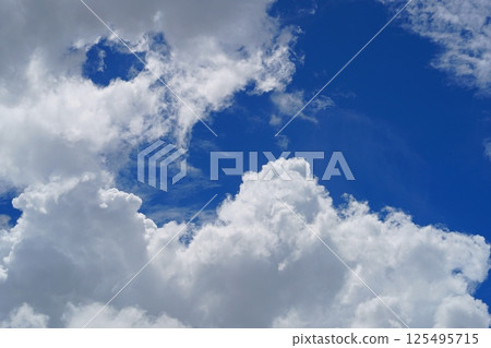 藍天和白色雲彩 125495715
