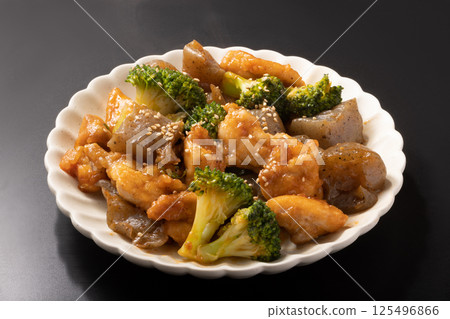 Stir-fried chicken, konjac and broccoli Stir-fried chicken, konjac and broccoli 125496866