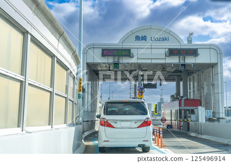 進入兵庫縣神戶市阪神高速公路3號線神戶線魚崎收費站的車輛 進入兵庫縣神戶市阪神高速公路3號線神戶線魚崎收費站的車輛 125496914