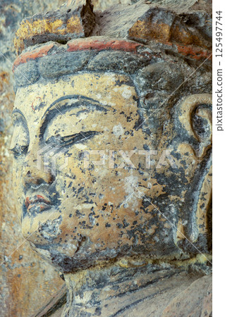 大日如來臼杵石佛像 125497744