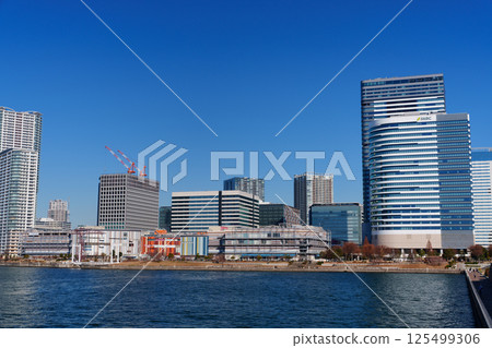 東京灣區：晴海運河和豐洲街道 125499306
