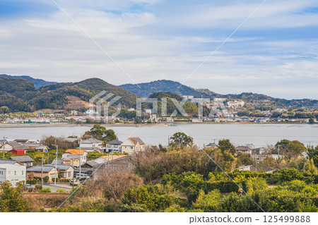 從濱松市（靜岡縣）三日山高處眺望三日街景和豬之花湖 125499888