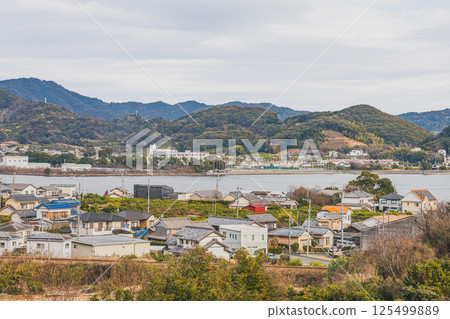 從濱松市（靜岡縣）三日山高處眺望三日街景和豬之花湖 125499889