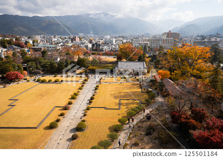 Cityscape view from the top of Matsumoto castle Cityscape view from the top of Matsumoto castle 125501184