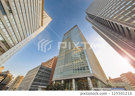 陽光明媚的東京建築 125501218