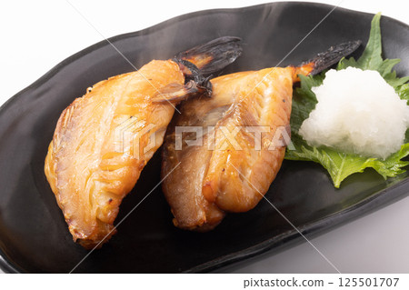 河豚,味醂風乾,烤製 河豚,味醂風乾,烤製 125501707