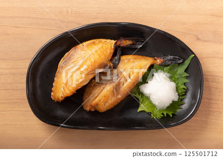 河豚,味醂風乾,烤製 河豚,味醂風乾,烤製 125501712