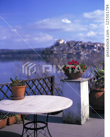 View of the old town of Anguillara from a terrace on the opposite shore of Lake Bracciano, Italy 125501794