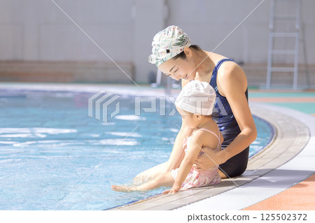 Baby Swimming 125502372