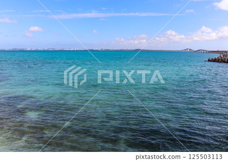 Irabu Bridge connecting Miyako Island and Irabu Island and the blue ocean of Miyako 125503113