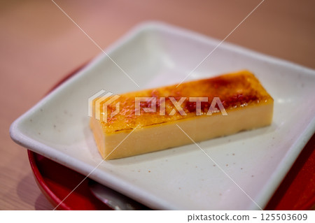 Catalana ice brulee, or a custard topped with a layer of caramelized sugar, similar to the French Creme Brulee Catalana ice brulee, or a custard topped with a layer of caramelized sugar, similar to the French Creme Brulee 125503609