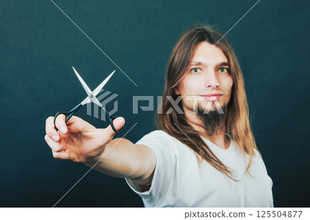 Hairstylist with scissors in hand 125504877