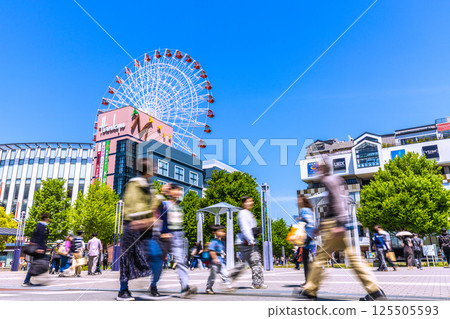 Yokohama cityscape in Japan, overlooking Center Kita Station, Tsuzuki Hankyu Ferris wheel, etc. 125505593