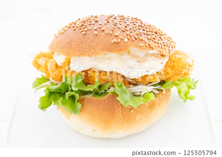 Delicious fried white fish with tartar sauce fish burger 125505794