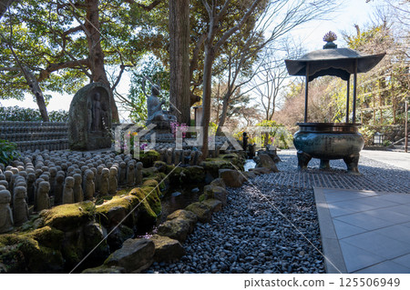 Kamakura Hasedera Temple, Golden Lantern Gate Kamakura Hasedera Temple, Golden Lantern Gate 125506949