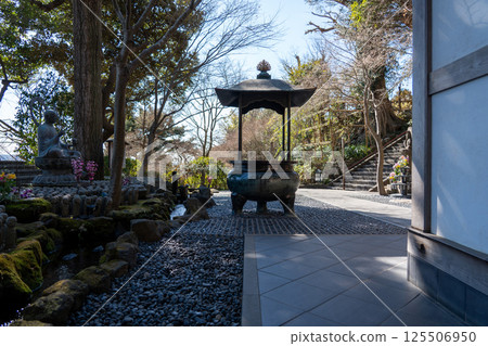 Kamakura Hasedera Temple, Golden Lantern Gate Kamakura Hasedera Temple, Golden Lantern Gate 125506950