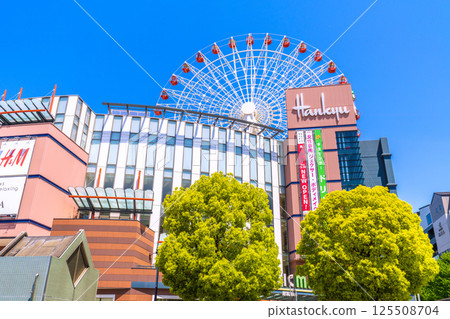 日本橫濱城市景觀,俯瞰中心北站、都築阪急摩天輪等。 日本橫濱城市景觀,俯瞰中心北站、都築阪急摩天輪等。 125508704