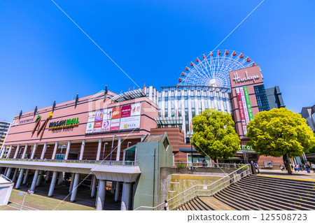 Yokohama cityscape in Japan, overlooking Center Kita Station, Tsuzuki Hankyu Ferris wheel, etc. 125508723