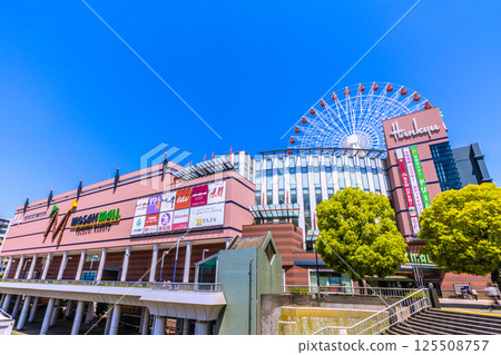 日本橫濱城市景觀,俯瞰中心北站、都築阪急摩天輪等。 日本橫濱城市景觀,俯瞰中心北站、都築阪急摩天輪等。 125508757