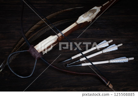 vintage medieval crossbow with bolts on wooden table vintage medieval crossbow with bolts on wooden table 125508885