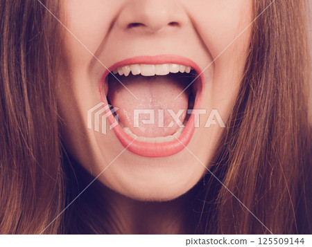 Woman with white teeth and red lipstick smile 125509144