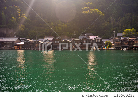 關西、近畿、丹後半島、伊根舟屋、從京都府伊根町七面山停車場眺望對岸的舟屋(3) 關西、近畿、丹後半島、伊根舟屋、從京都府伊根町七面山停車場眺望對岸的舟屋(3) 125509235