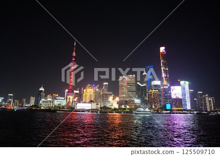 上海：浦東開發區35週年慶典夜景 125509710