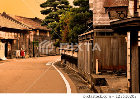 Kansai, Kinki, Tango Peninsula, Ine's boathouses, sunset, image of a street with a sake brewery, Ine Town, Kyoto Prefecture (3) 125510202
