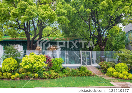 Cafe and restaurant with greenery environment by North Bund shore, Shanghai 125510377