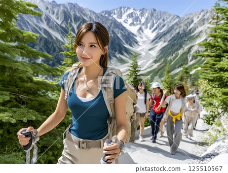 一名女子健行旅行的形象 一名女子健行旅行的形象 125510567