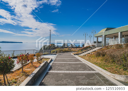 Hamamatsu City's Lake Hamana Service Area (Shizuoka Prefecture) shines against the blue sky 125510933