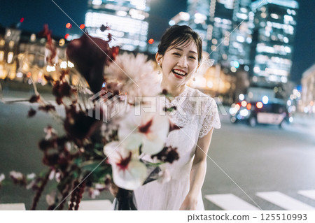 Tokyo Station front photoshoot, female model 125510993