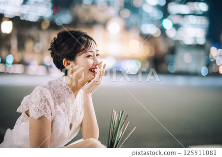 Tokyo Station front photoshoot, female model 125511081