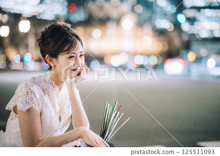 Tokyo Station front photoshoot, female model Tokyo Station front photoshoot, female model 125511093