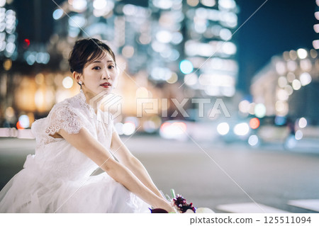 Tokyo Station front photoshoot, female model Tokyo Station front photoshoot, female model 125511094