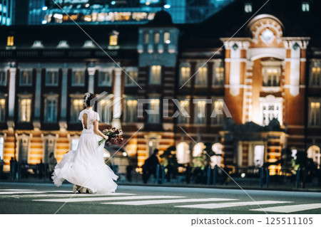 東京車站前寫真,女模特兒 東京車站前寫真,女模特兒 125511105